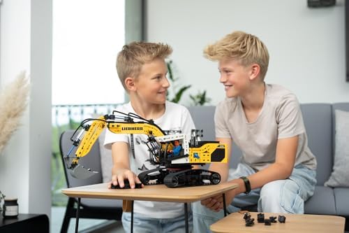fischertechnik Liebherr R938 Pneumatic Excavator Kit from 10 Years - Image 4