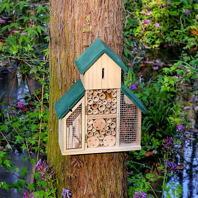 3 Tier Wooden Insect House, Bug Hotel Garden, Outdoor Hanging Shelter for Bees, Bee House, Outdoor Hanging Shelter for Bees, Ladybugs & Butterflies, Wildlife House with Bamboo & Pine Cones