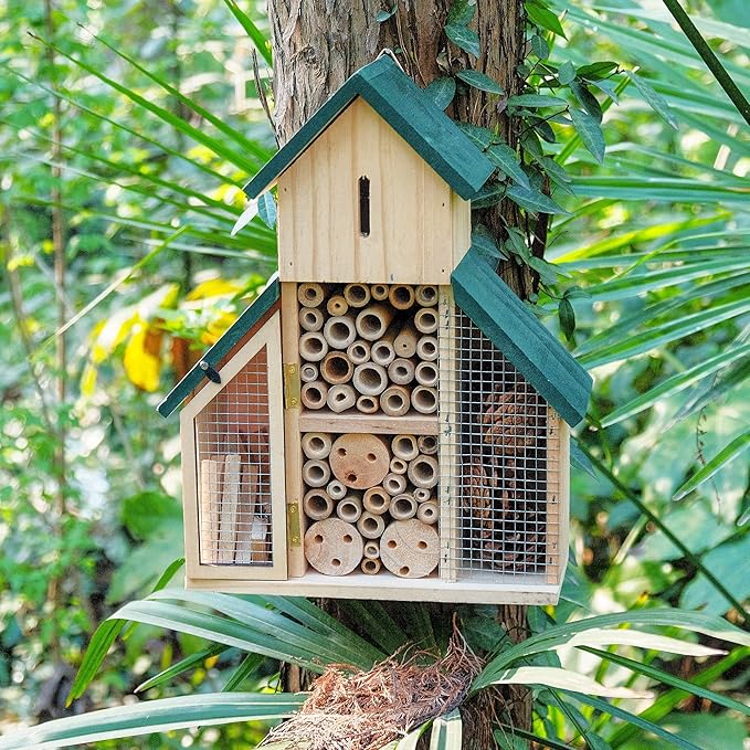 3 Tier Wooden Insect House, Bug Hotel Garden, Outdoor Hanging Shelter for Bees, Bee House, Outdoor Hanging Shelter for Bees, Ladybugs & Butterflies, Wildlife House with Bamboo & Pine Cones